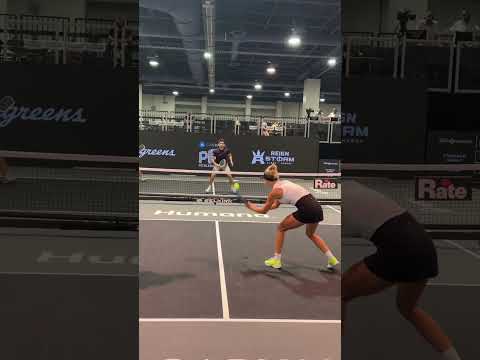 This lob from Anna Bright was PERFECT 😤 Phenomenal pickleball 💥
