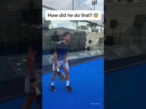 😱 Agustin Tapia y un golple imposible #padel